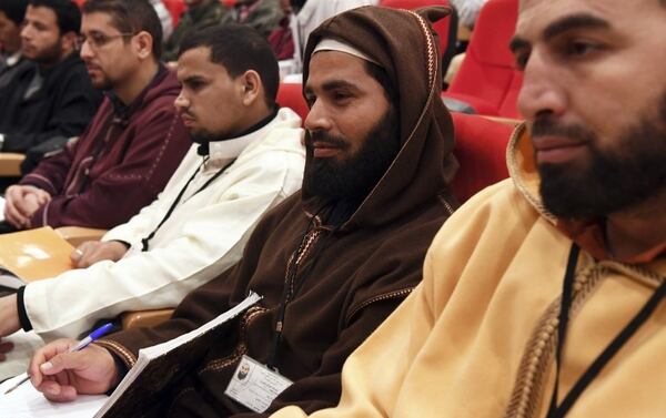 Estudiantes de religión escuchaban al papa Francisco, este sábado 30 de marzo del 2019, en el Instituto Mohamed VI, en Rabat, donde se forma a los imanes. 