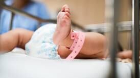 Bebé de tres meses grave tras accidente automovilístico en Limón 