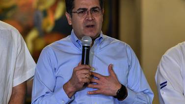 Presidente de Honduras aceptó $25.000 de un narco, afirman fiscales de EE. UU.