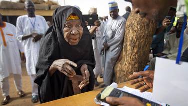  Violencia y fallas técnicas alteran  las elecciones de Nigeria