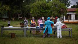 Enfermeras atienden a pacientes de covid-19 a escondidas en Birmania