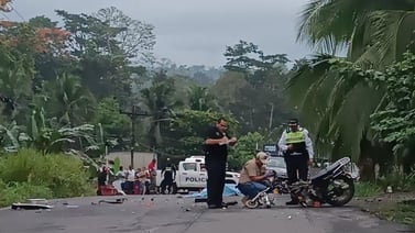 Conductor se fuga después de choque en el que murieron dos motociclistas