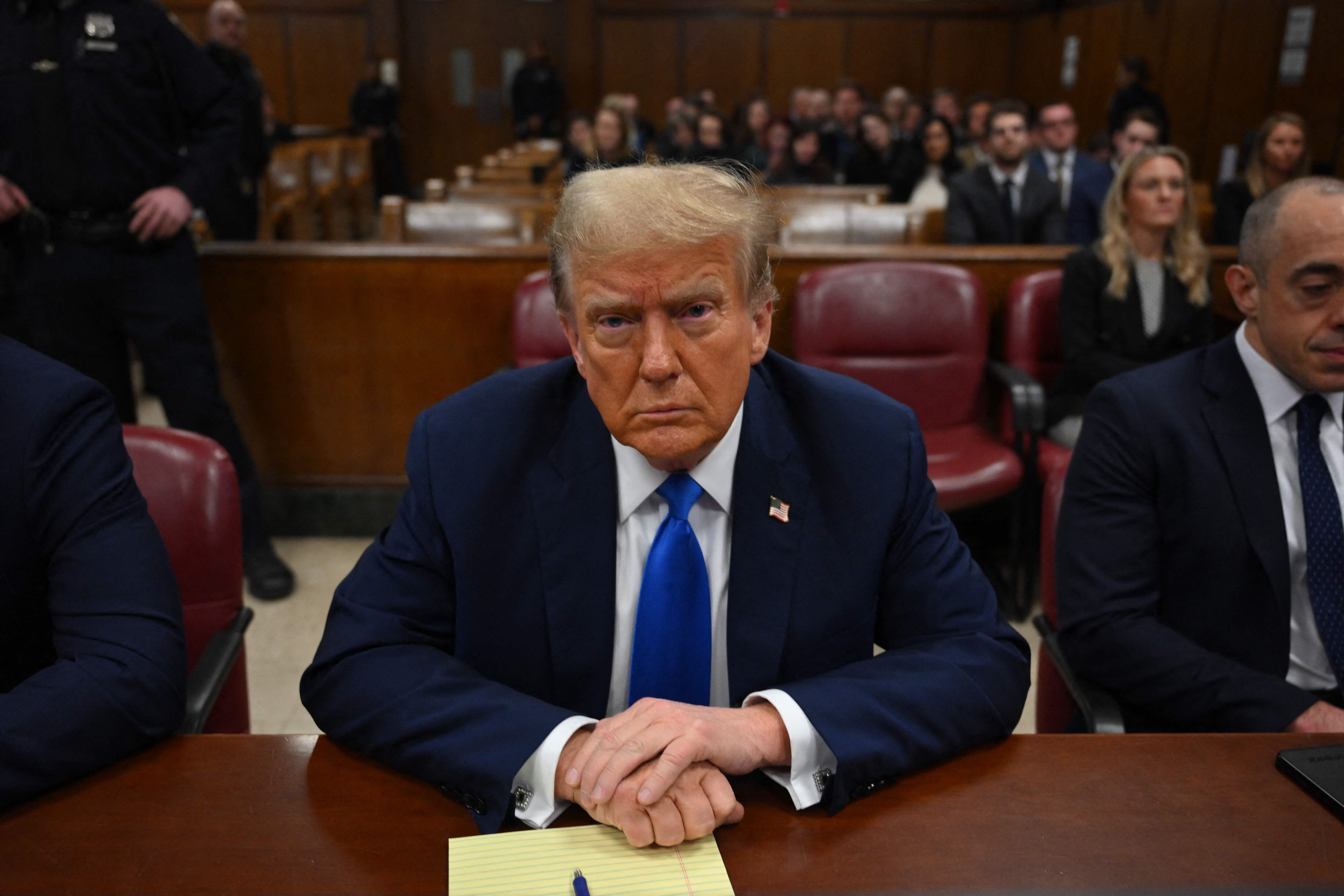 Expresidente Trump en el banquillo de los acusados. Foto: AFP