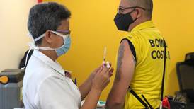Fiscalía investiga presuntas irregularidades en vacunación de Bomberos