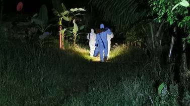 Llamada anónima permite a familiares encontrar cuerpo de hombre enterrado en Pococí