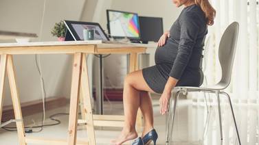 ¿Cómo aliviar la pesadez, cansancio e inflamación durante el embarazo?