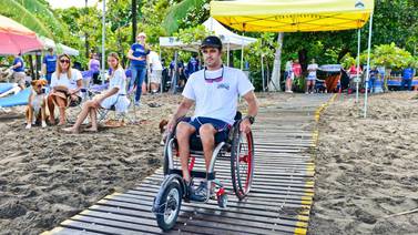 Herradura se convierte en la decimotercera playa accesible para personas con discapacidad 