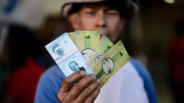 Vecinos de barrio de Venezuela crean moneda con imagen de Hugo Chávez