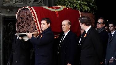 España exhuma al dictador Franco del Valle de los Caídos