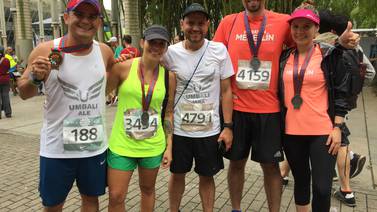 Maratón de Medellín retó y enamoró a corredores ticos 
