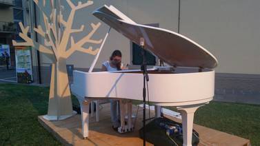 Joven pianista de Atenas se presentó en festival de música de Italia