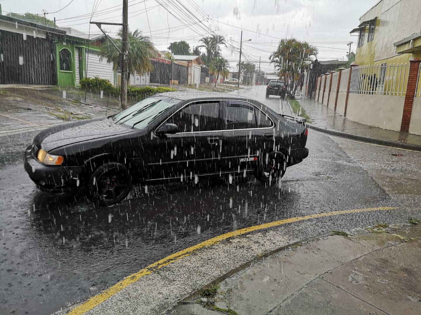 Las precipitaciones de este jueves, como estas captadas en Tibás, se podrían repetir este viernes, según el IMN. Foto: Dennis Geovanny  Chavarría.