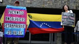 Sobrevivientes venezolanos de cáncer reclaman medicinas gratuitas para no recaer