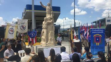 Alcaldesa de San José cierra su mandato con la inauguración de una escultura valorada en $90.000 