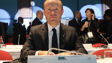Primer ministro de Malta dejaría el cargo por interferir en investigación de asesinato de periodista