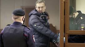 Fiscalía pide multa de $12.800 contra opositor ruso Navalni por difamación