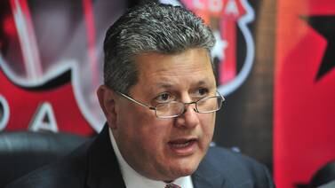 Raúl Pinto tentado a volver a la directiva de Alajuelense para ayudar al club a salir del bache