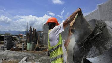 Sector de la construcción lidera intenciones de crear más empleos