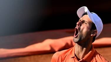 Un intimidante Djokovic se impone en Roma y va camino a Roland Garros 