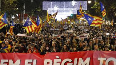 Independentistas de Cataluña repudian consejo de ministros de Pedro Sánchez en Barcelona