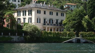Multarán hasta con 500 euros a quienes se acerquen a mansiones de George Clooney en Italia