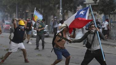 Violentos enfrentamientos en Chile tras aumento de resguardo policial  