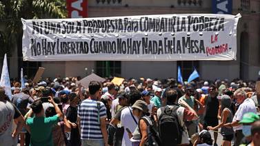 Argentina: Naufragio de clase media ante inflación y ajustes económicos