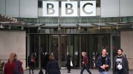BBC podría despedir a periodistas por parcialidad en las redes sociales 