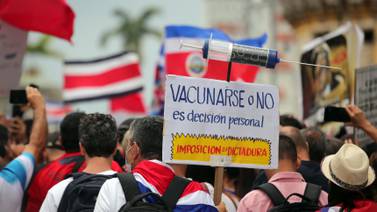 Sala IV rechaza recurso de amparo de antivacunas que bloquearon acera en Zapote