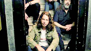 Soundgarden  vuelve dar la pelea, ahora con el <ITALIC>Telephantasm</ITALIC>
