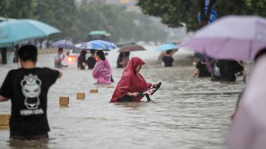 Al menos 25 fallecidos y 200.000 evacuados por torrenciales lluvias en China