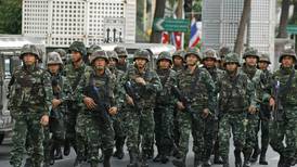 Junta militar tailandesa  prohíbe  salida del país a 155 exdirigentes