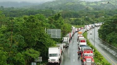El Salvador pide a Panamá ‘un corredor’ para transportistas varados por bloqueos