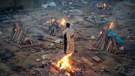 Cremaciones masivas en India por la pandemia de covid-19