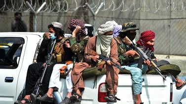 Talibanes festejan después de salida de últimos soldados estadounidenses de Afganistán