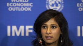 FMI advierte de posible ‘corrección’ en mercados bursátiles por alzas de tasas de interés