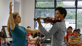 Virtuosa violinista instruyó a músicos costarricenses