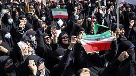 Protestas en Irán: miles de personas se manifiestan para defender el uso del velo en mujeres