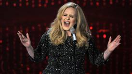   Adele ganó pulso a los   <em>paparazzi</em> 