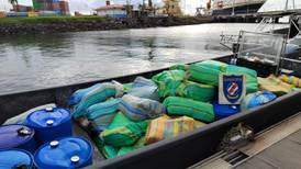 Policías capturan lancha con dos toneladas de marihuana en el Pacífico