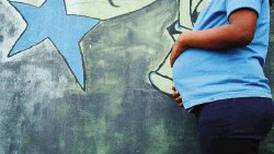 Tío político violó y embarazó a niña de 13 años en Puerto Jiménez
