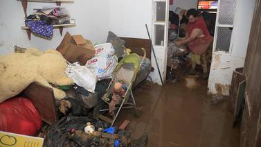 Desbordamiento del río Cañas inundó más de 150 casas en Desamparados, Aserrí y Alajuelita