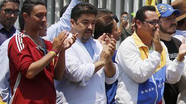 Gobierno de Maduro detiene a asistente de Guaidó por ‘terrorismo’
