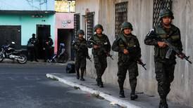 Guatemala golpea red de extorsión y detiene a más de 50 pandilleros