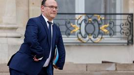 Ministro con discapacidad acusado de abuso sexual por dos mujeres en Francia  
