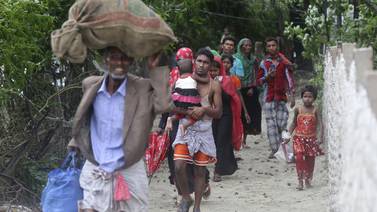 Cinco muertos y 600.000 evacuados en Bangladés por el ciclón Mora