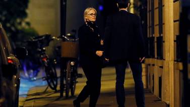 Esposa de candidato presidencial francés es imputada por caso de empleos ficticios