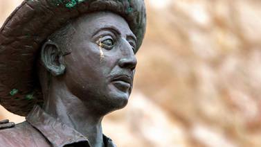 Ciudad de Melilla remueve estatua del dictador Francisco Franco