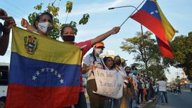 ‘No los queremos’: Oposición marcha en tierra natal de Hugo Chávez dispuesta a ir a nuevas elecciones