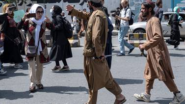ONU insta a talibanes a poner fin a terribles restricciones impuestas a mujeres